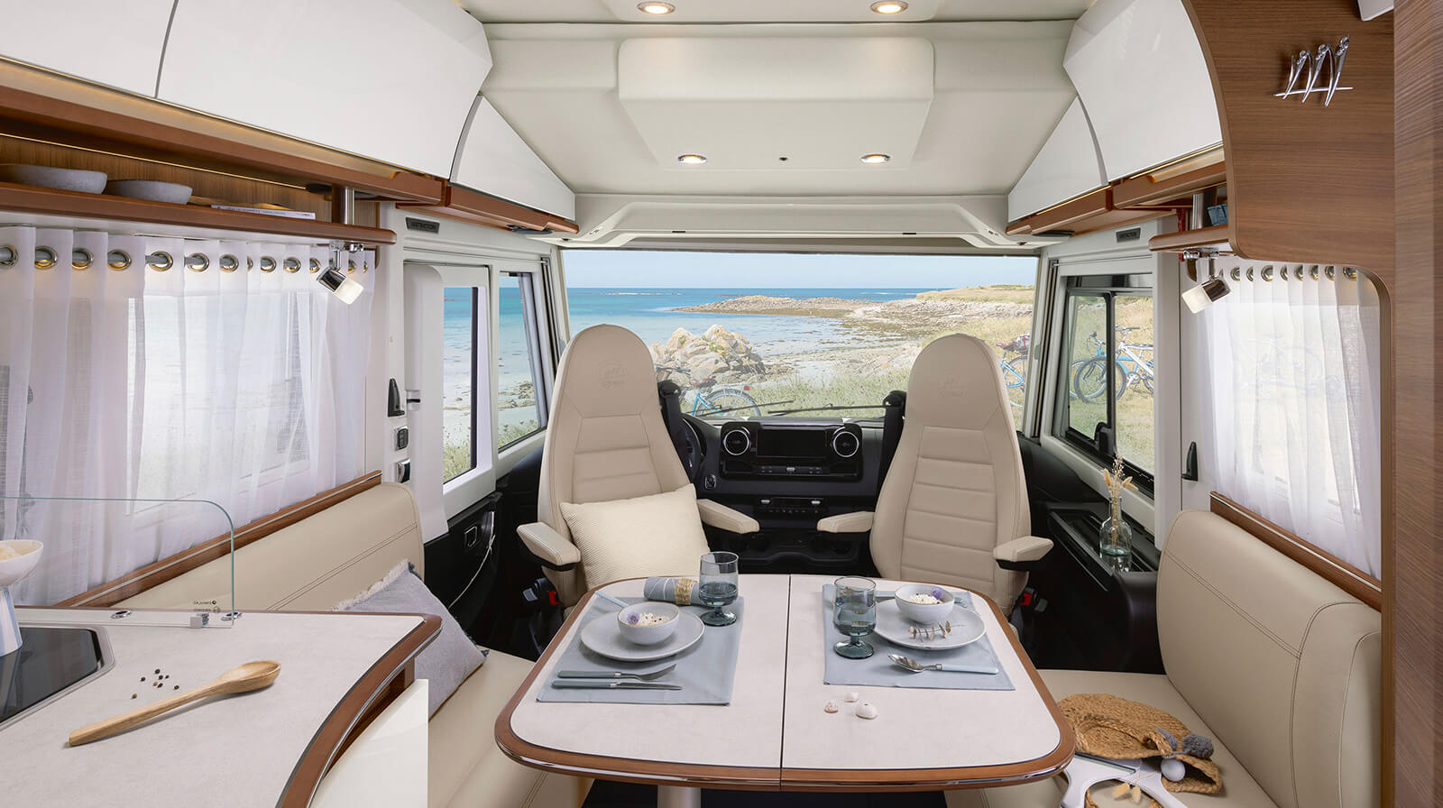 FOTOS VOM INNENRAUM RAPIDO Reisemobil i66M TRUMA