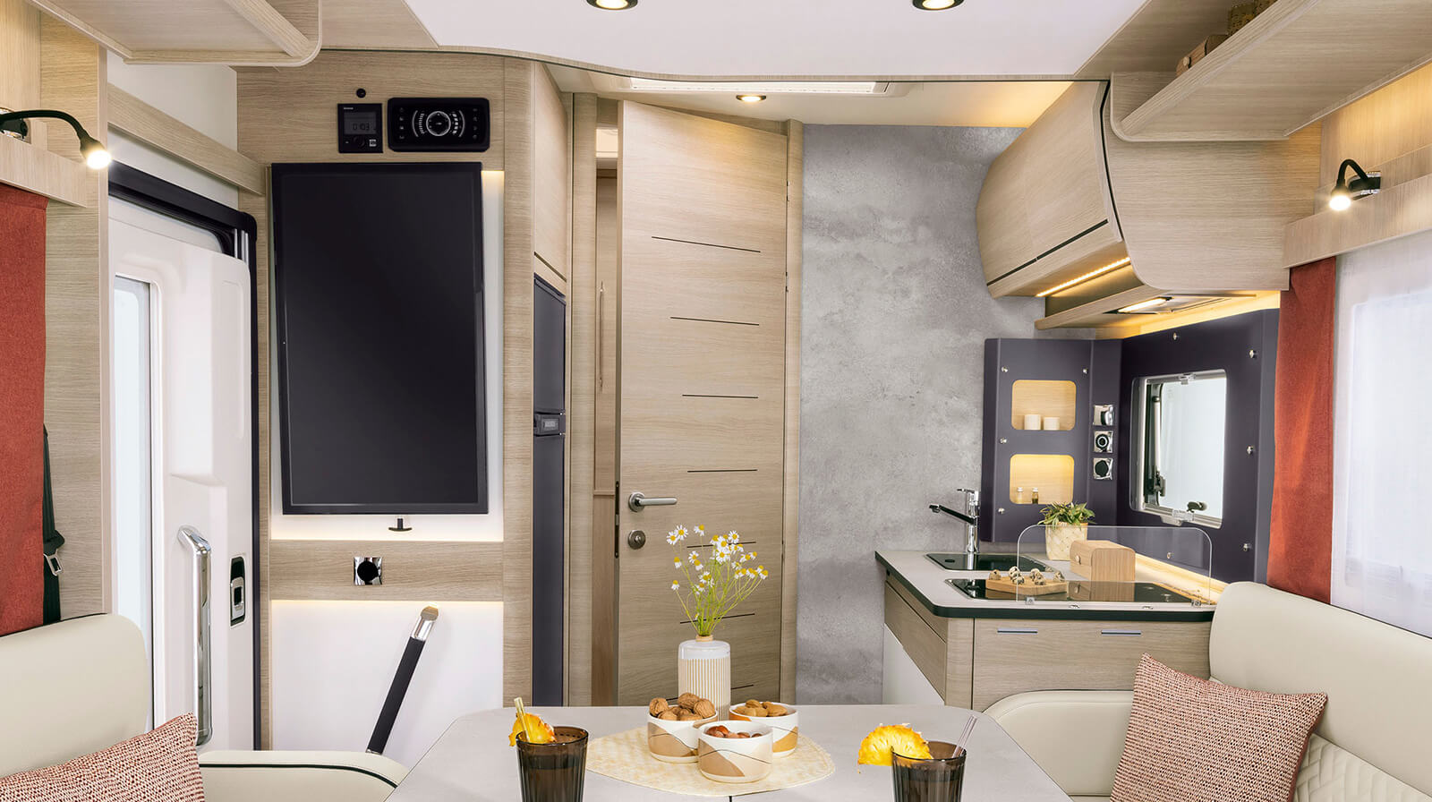 FOTOS VOM INNENRAUM RAPIDO Reisemobil 606F