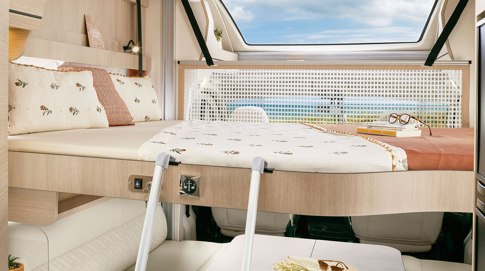 FOTOS VOM INNENRAUM RAPIDO Reisemobil 606F