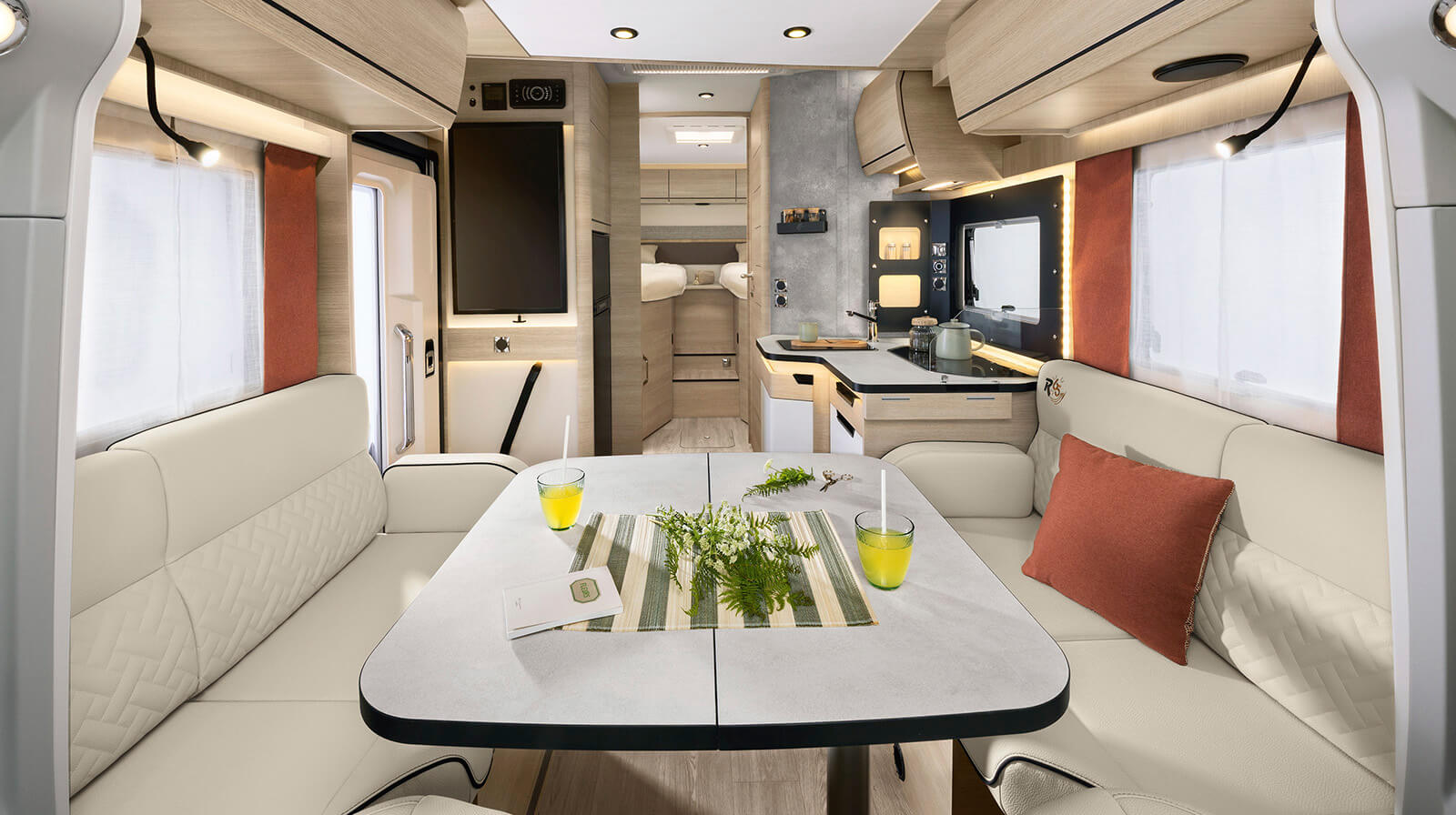 FOTOS VOM INNENRAUM RAPIDO Reisemobil 666F