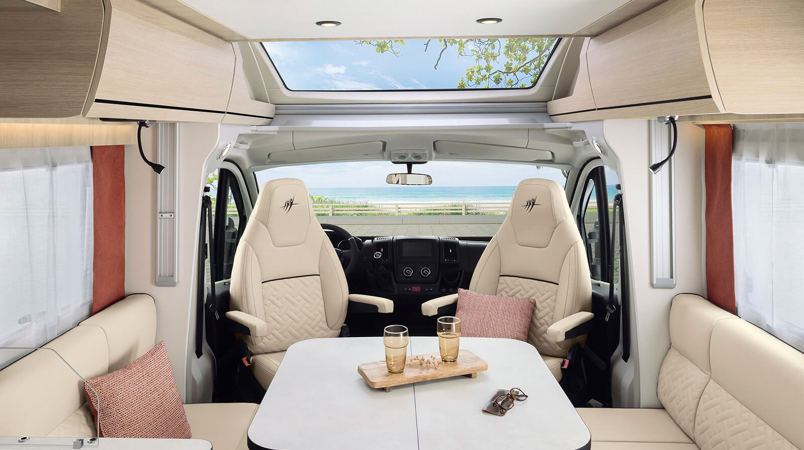 FOTOS VOM INNENRAUM RAPIDO Reisemobil 686F