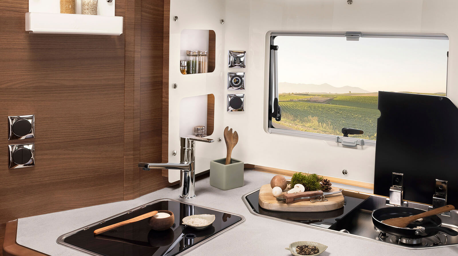 FOTOS VOM INNENRAUM RAPIDO Reisemobil 696F