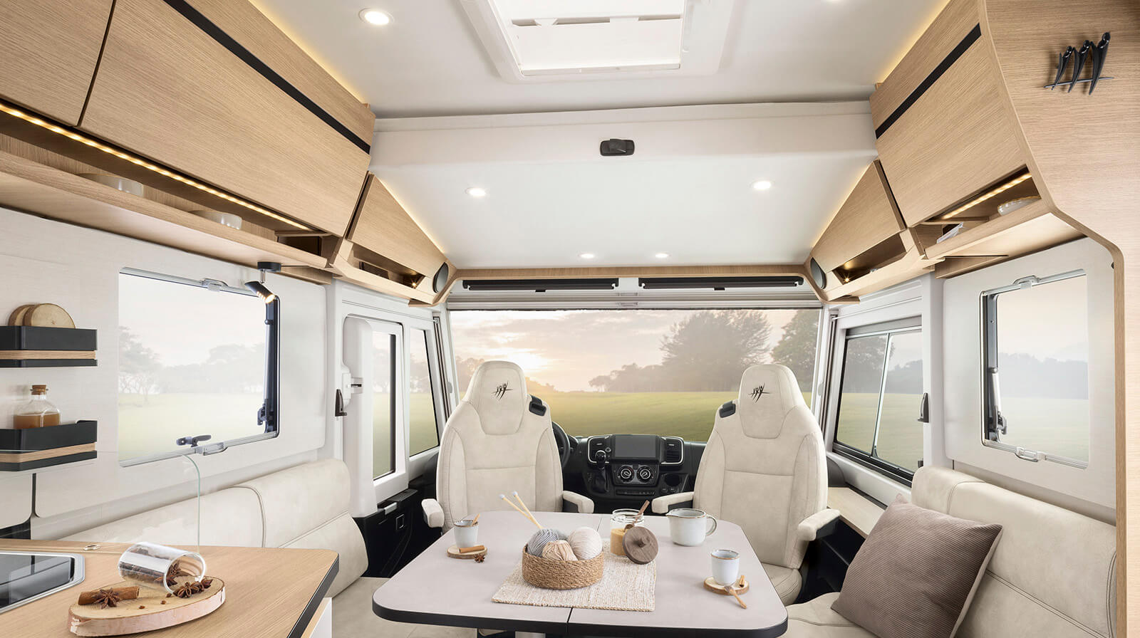 FOTOS VOM INNENRAUM RAPIDO Reisemobil 8096dF