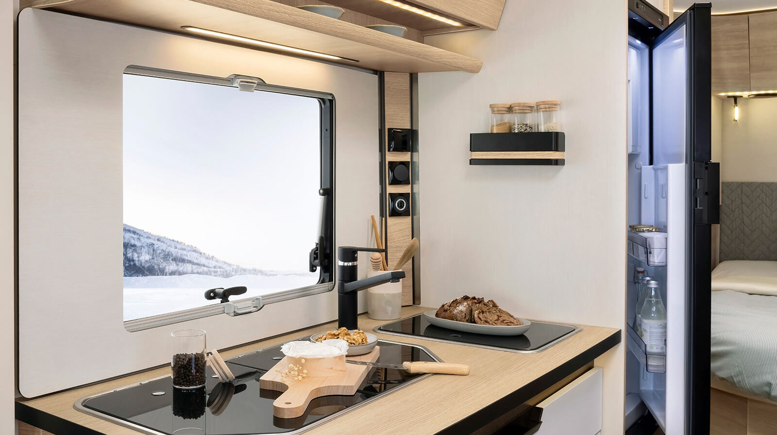 FOTOS VOM INNENRAUM RAPIDO Reisemobil 850F