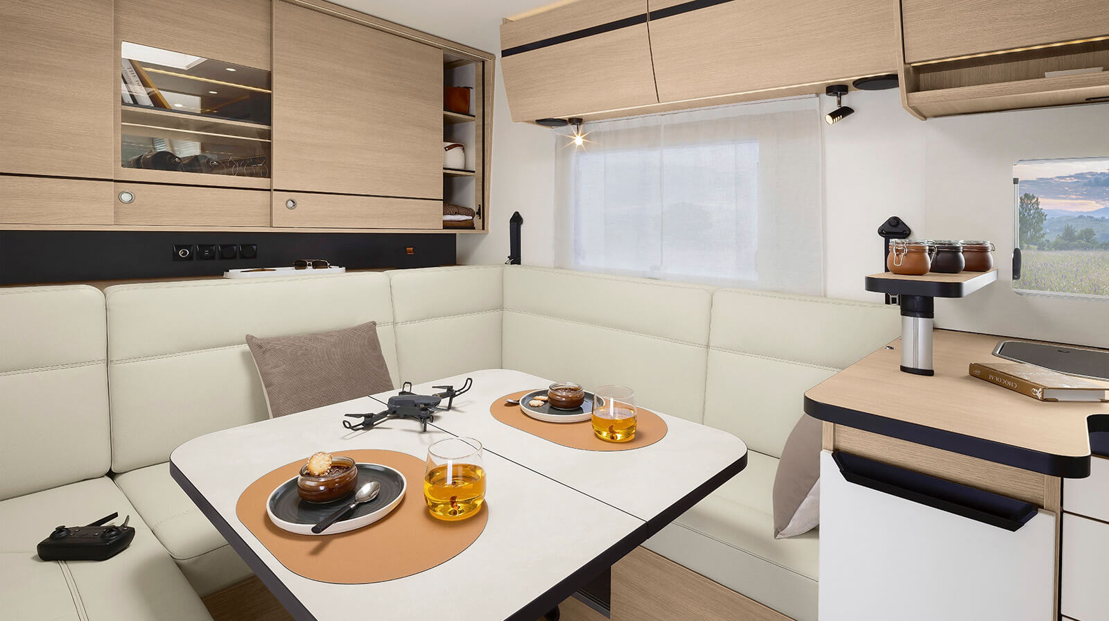 FOTOS VOM INNENRAUM RAPIDO Reisemobil 854F