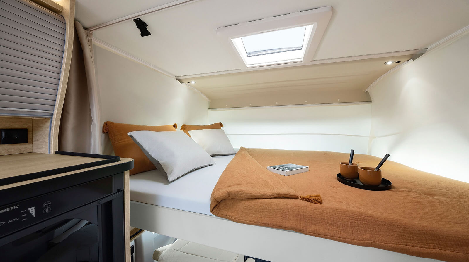 FOTOS VOM INNENRAUM RAPIDO Reisemobil 854F