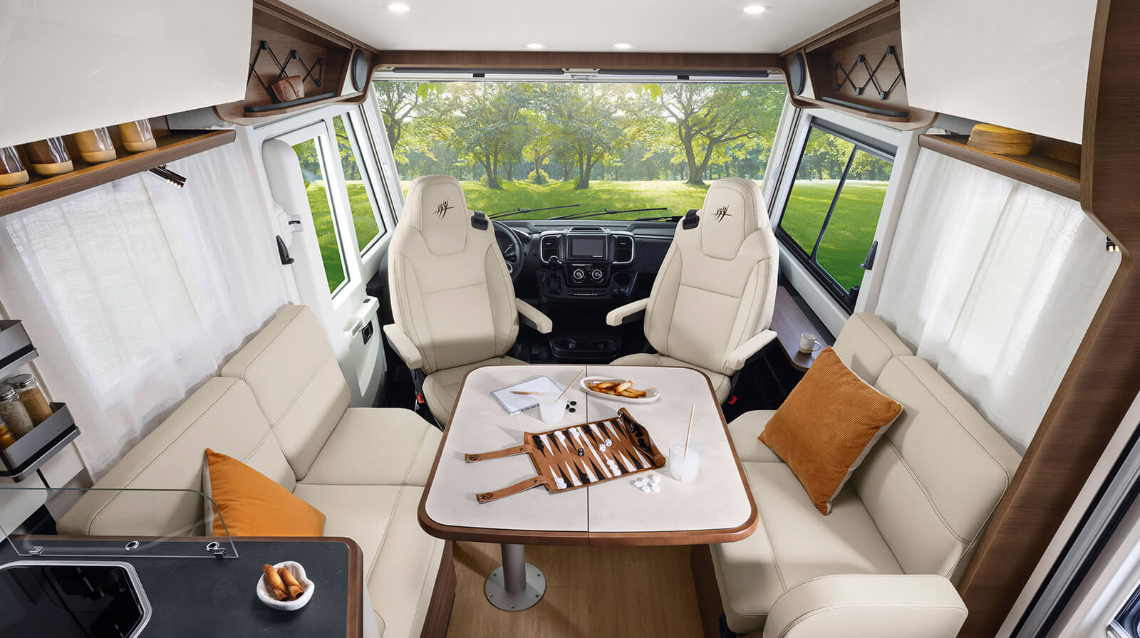 FOTOS VOM INNENRAUM RAPIDO Reisemobil 866F