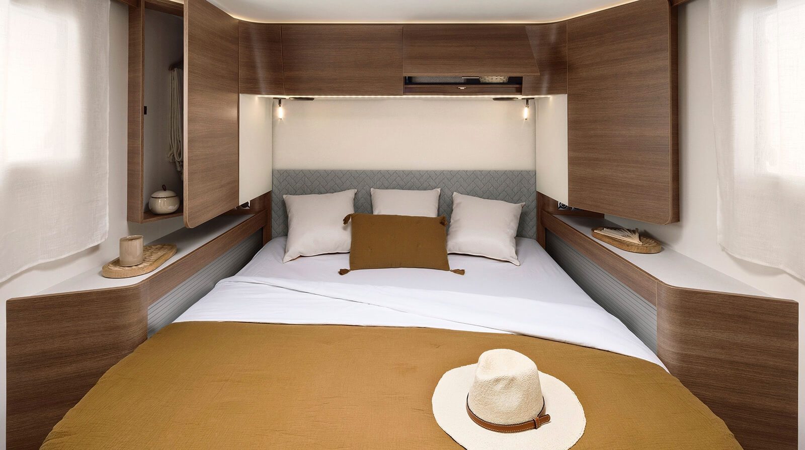 FOTOS VOM INNENRAUM RAPIDO Reisemobil 896F