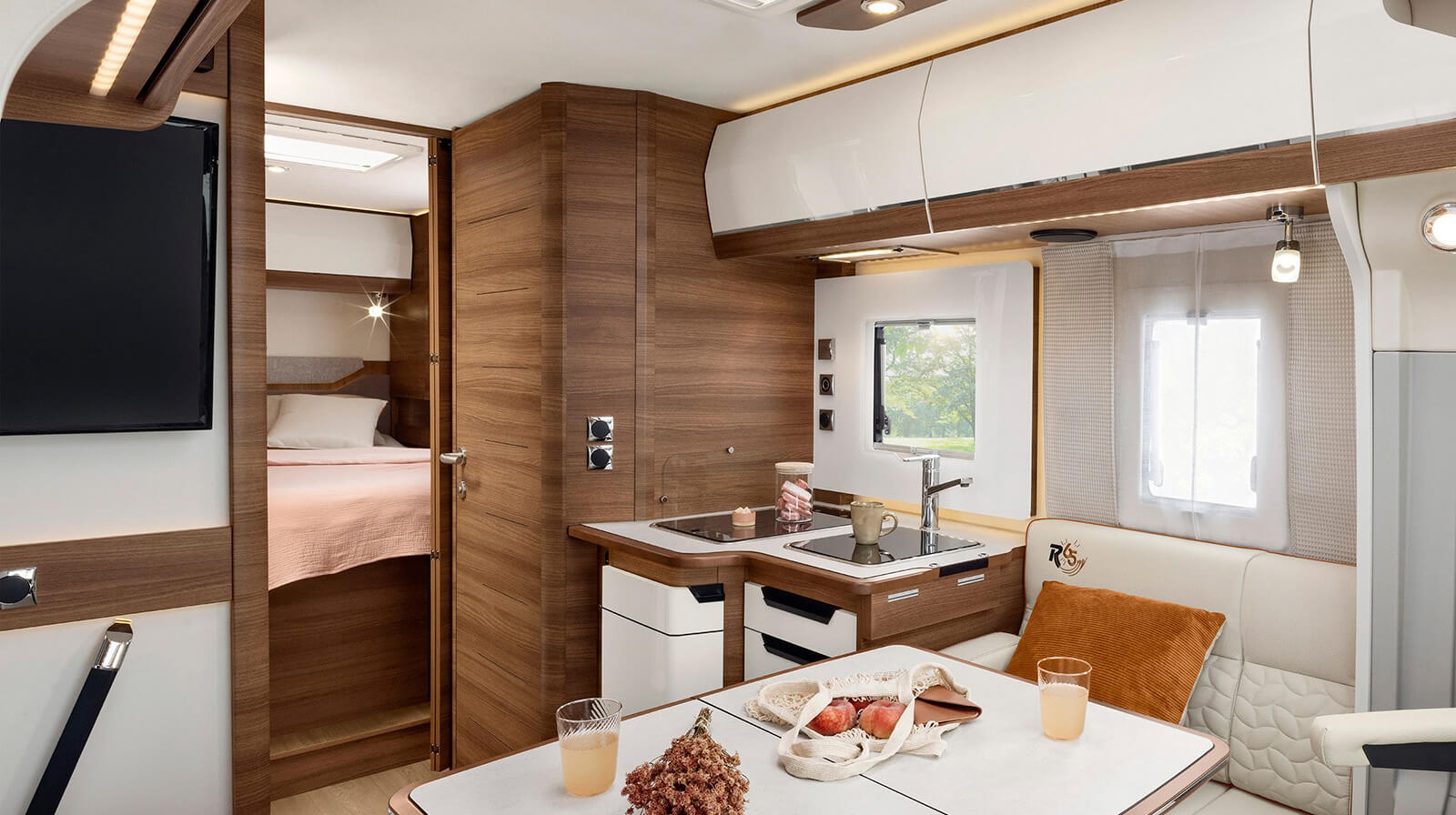 FOTOS VOM INNENRAUM RAPIDO Reisemobil C86