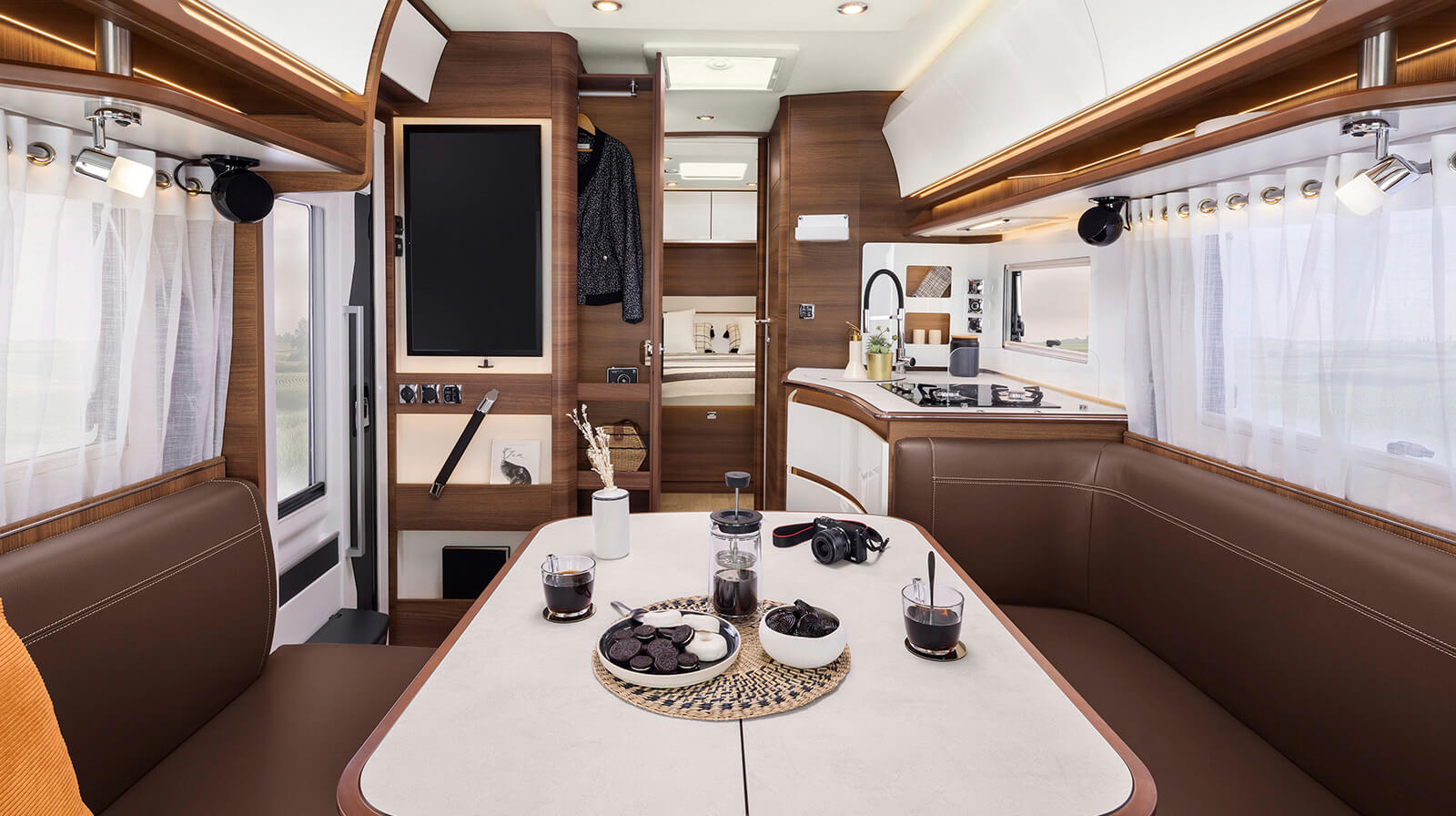 FOTOS VOM INNENRAUM RAPIDO Reisemobil i196M