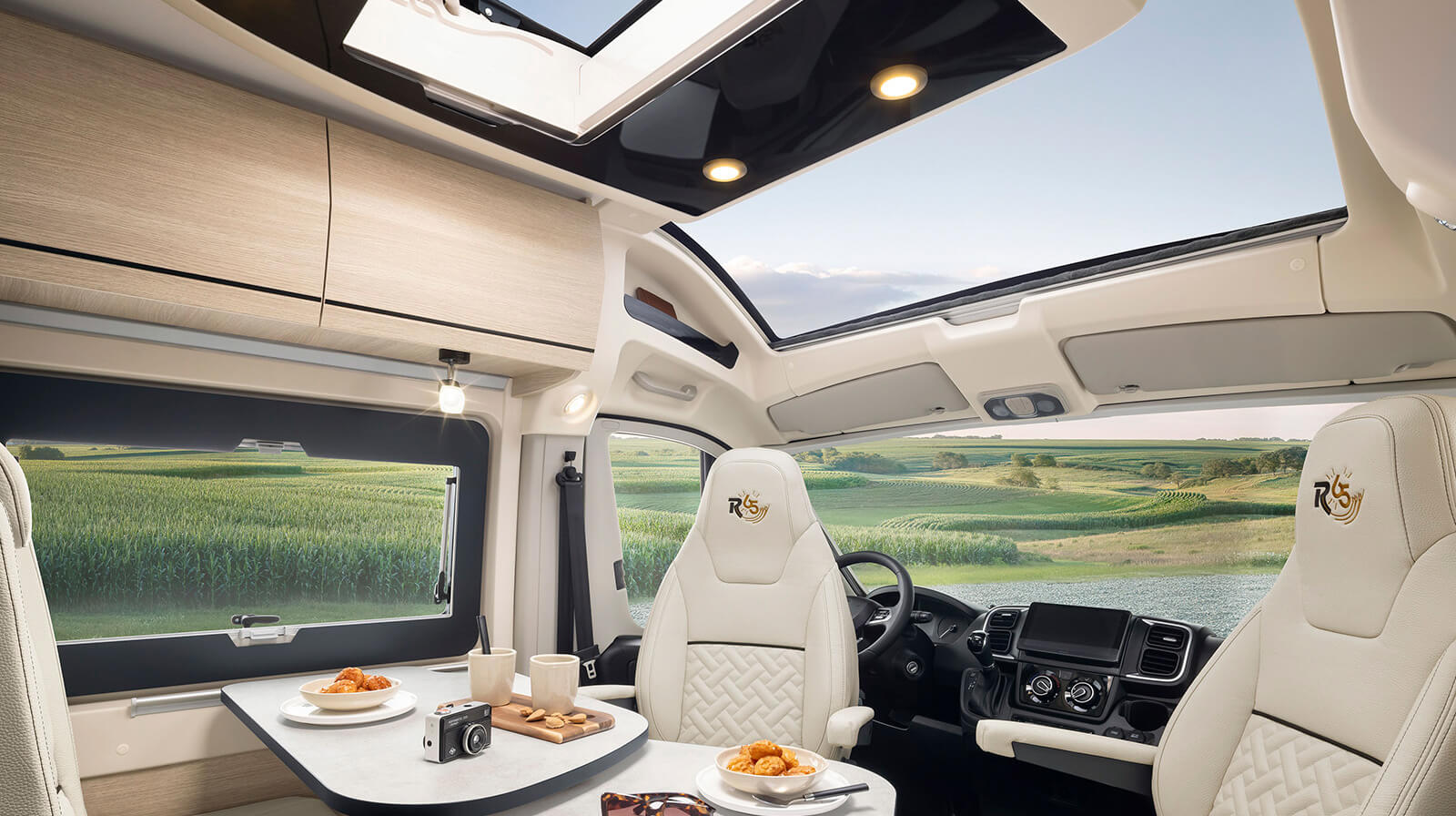 FOTOS VOM INNENRAUM RAPIDO Reisemobil V62