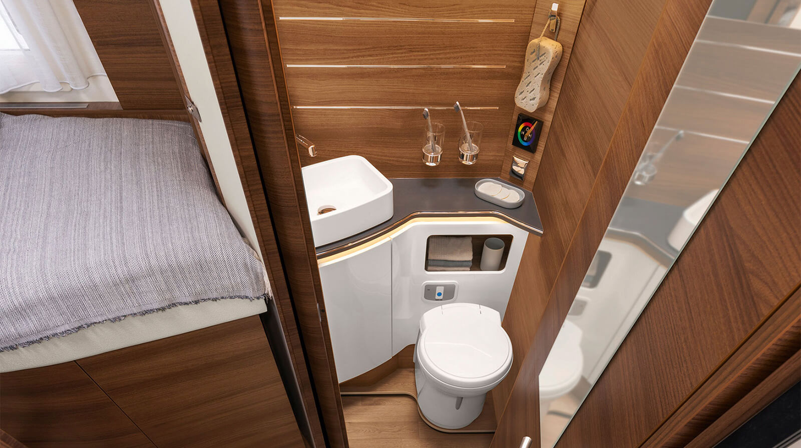 FOTOS VOM INNENRAUM RAPIDO Reisemobil i66M ALDE