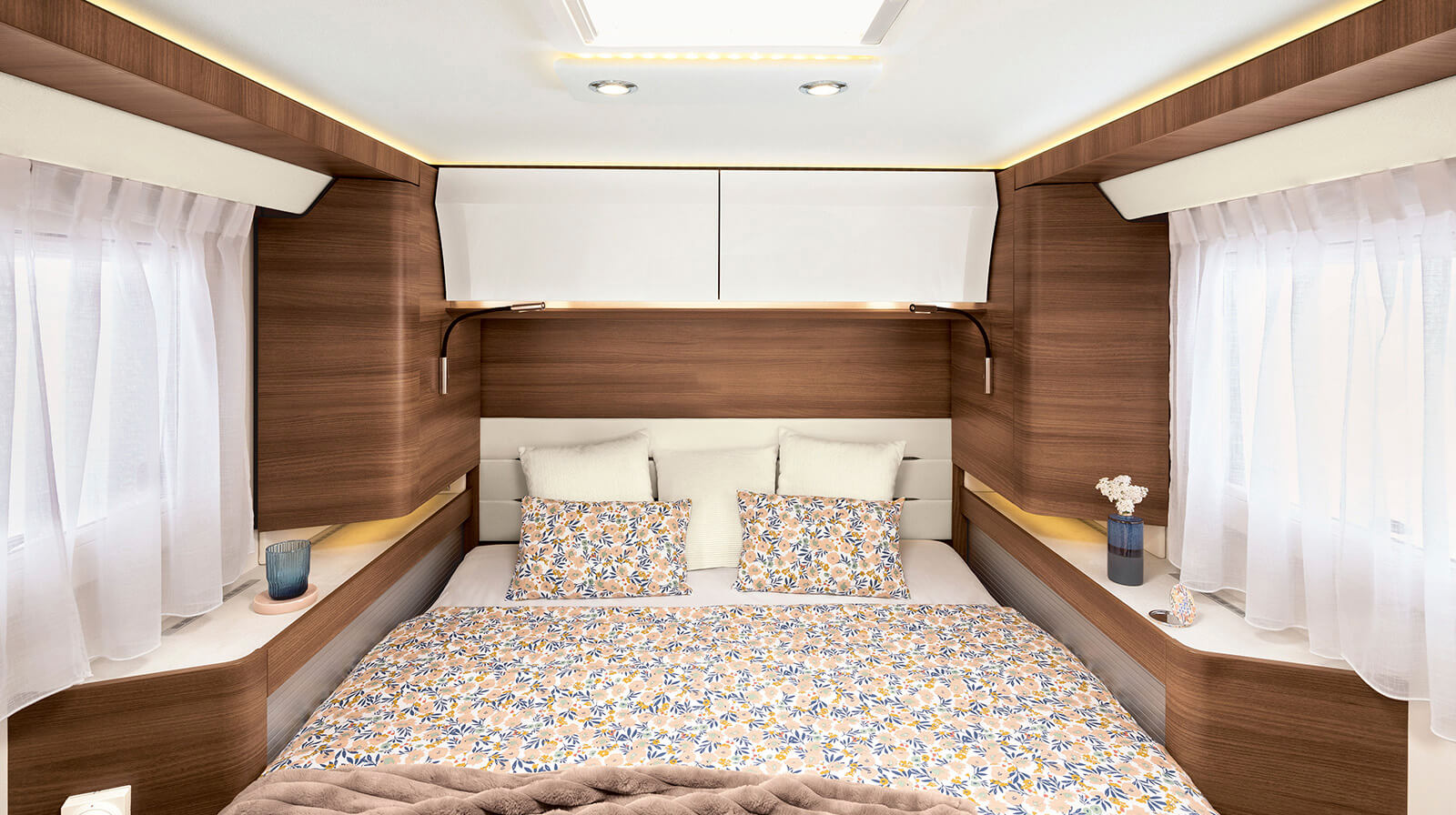 FOTOS VOM INNENRAUM RAPIDO Reisemobil i96M TRUMA