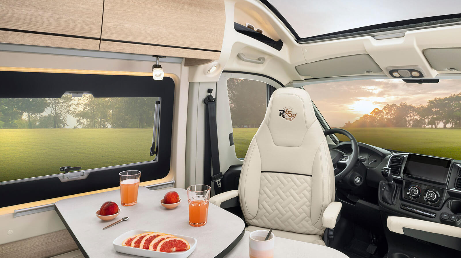 FOTOS VOM INNENRAUM RAPIDO Reisemobil V62